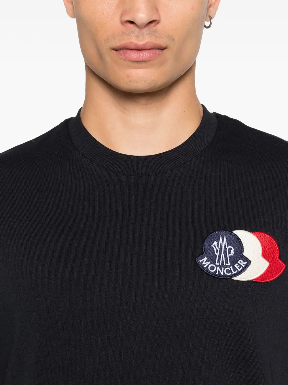 Imagen del artículo camiseta con logo tricolor de la marca Moncler para Hombre - Temporada Otoño-Invierno 2025 - Vista Detallada_4