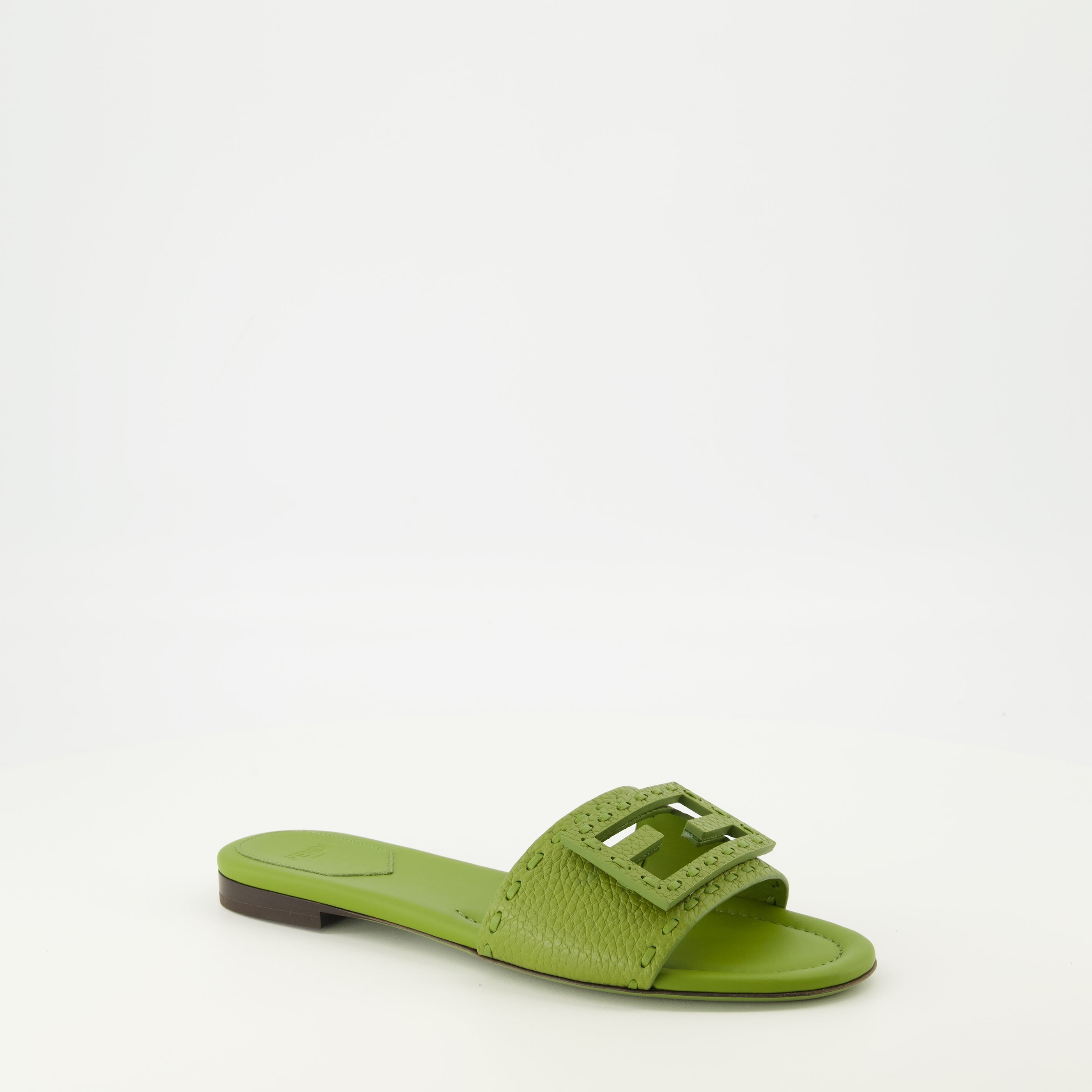 Image de l'article Mules Baguette verte de la marque Fendi pour Femme - Saison Printemps-Été 2026 - Vue de Dos