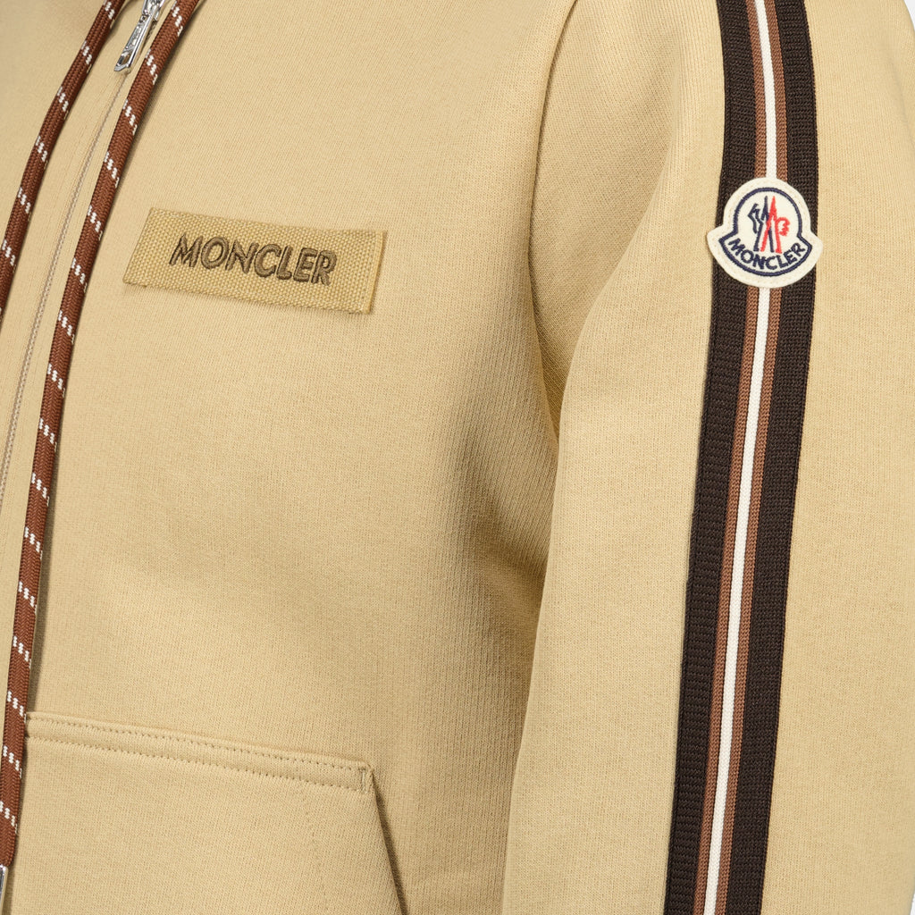 Imagen del sudadera con capucha marrón de la marca Moncler para hombre - Temporada Primavera-Verano 2026 - Vista Detallada_1