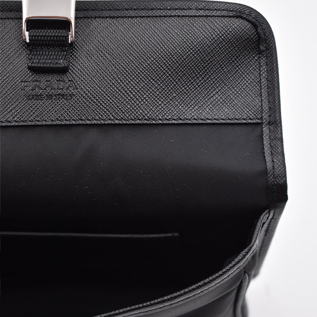 Sacs bandoulière Mini pochette en Re-Nylon et cuir noir Prada Noir Homme