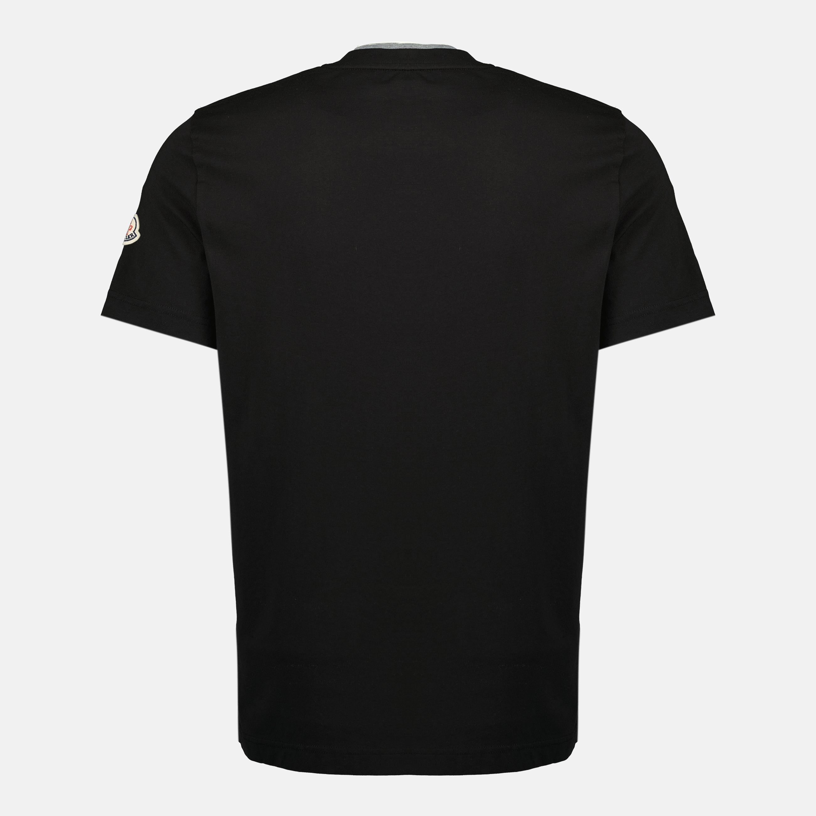 Immagine della T-shirt nera con logo ricamato del marchio Moncler per Uomo - Collezione Primavera-Estate 2026 - Vista Posteriore