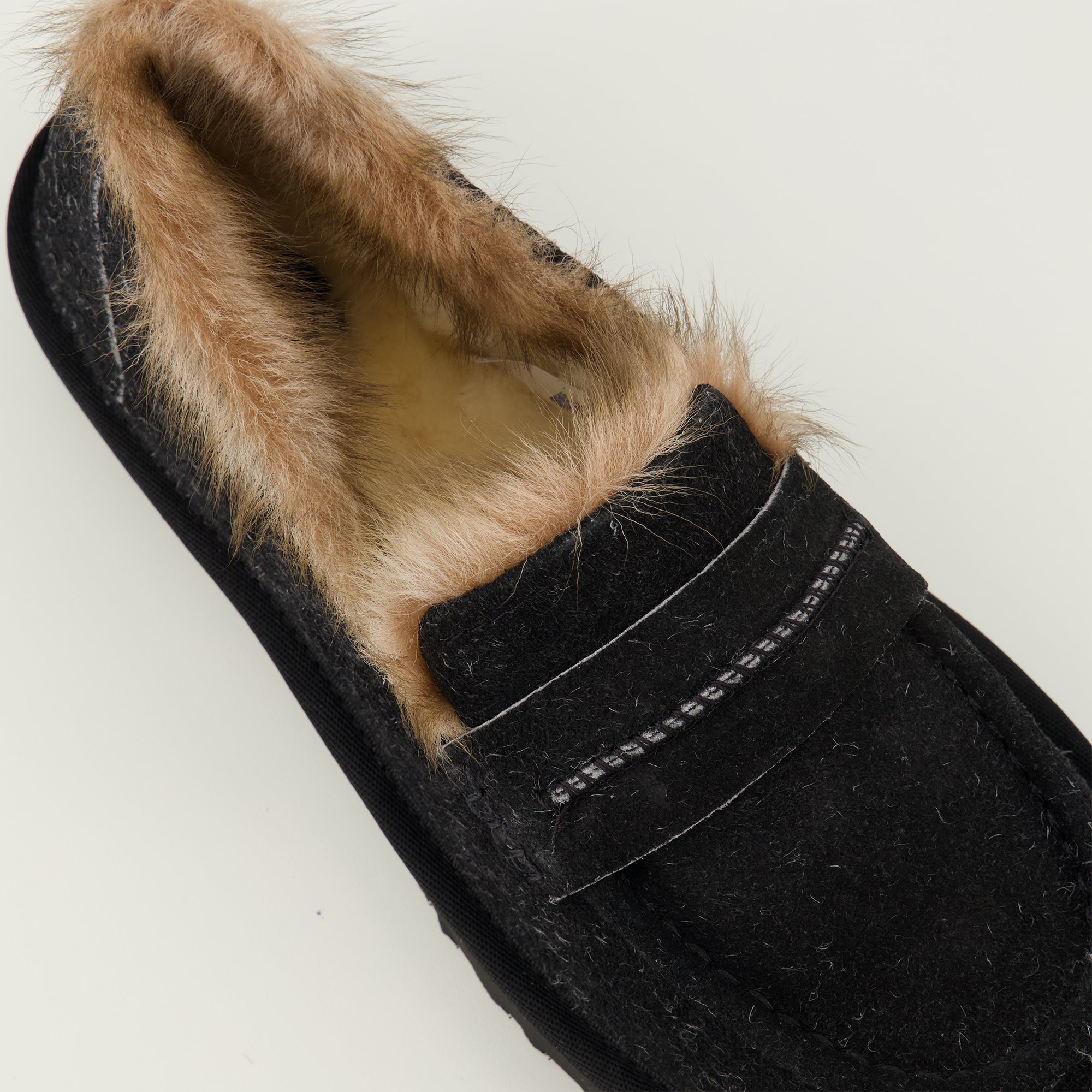 Image de l'article Moccassins Ellis noir de la marque Ugg pour Femme - Saison Printemps-Été 2026 - Vue détaillée de haut