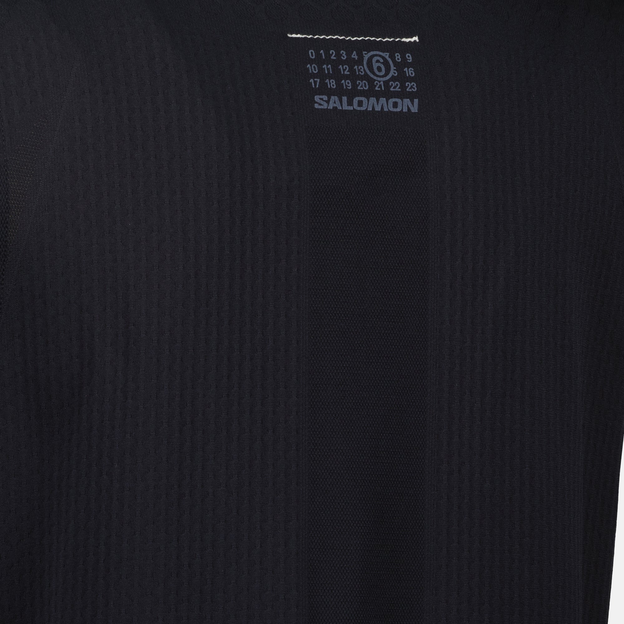 Mm6ブランドの女性用スポーツタンクトップの画像 - 2025年春夏シーズン - 詳細なビュー5