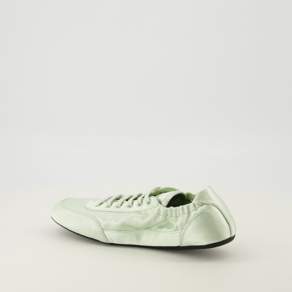 Image de l'article Baskets Collapse en soie vert d'eau de la marque Prada pour Femme - Saison Printemps-Été 2026 - Vue trois quarts arrière droite