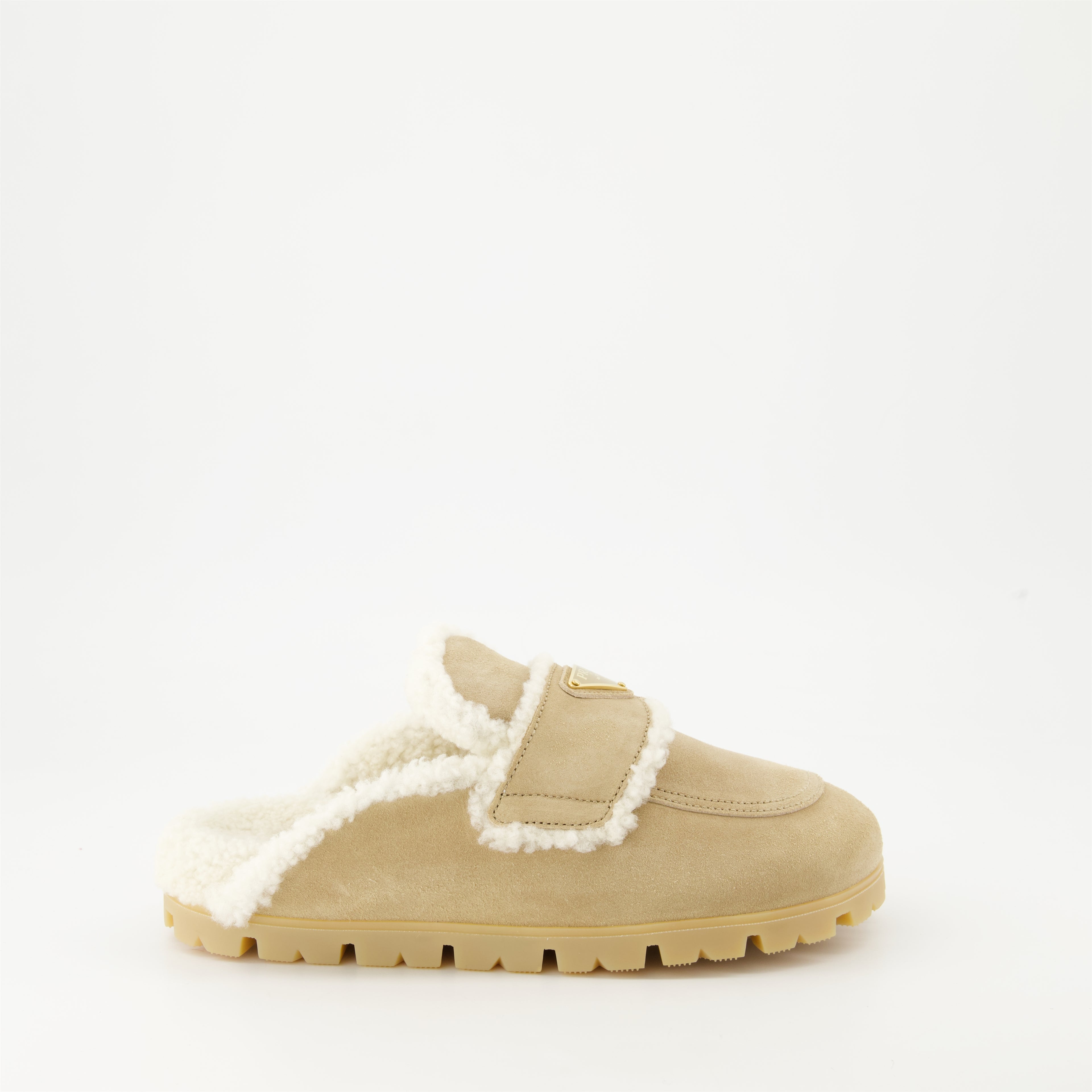 Zapatos abiertos Mules fourrées Prada Beige Femme