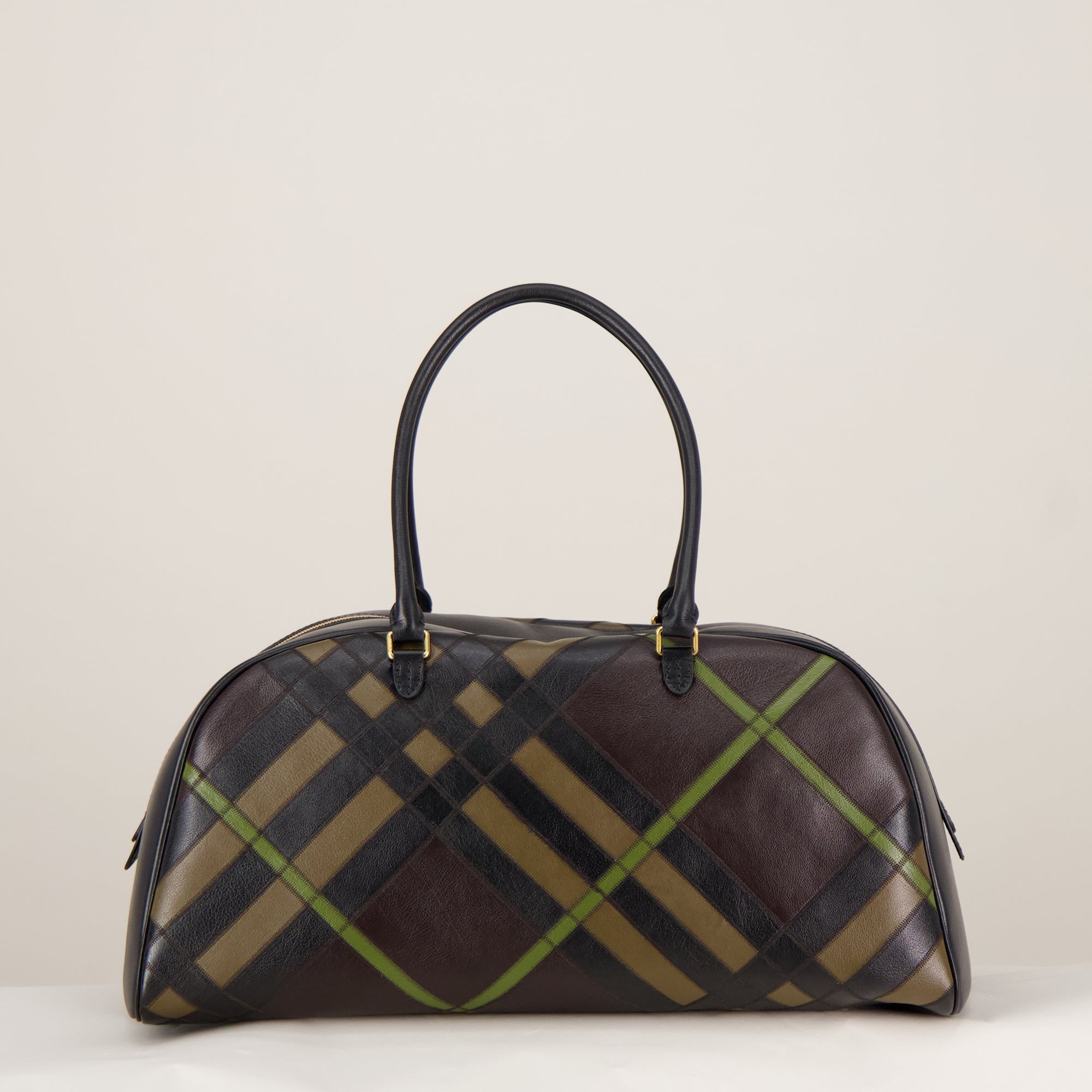 Image of the Burberry Highlands bowling bag for men - Fall-Winter 2025 - Back View