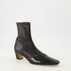 Bild des Khaite Damen Schwarz Nevada Stiefeletten - Herbst-Winter 2025 Saison - Dreiviertelansicht von der rechten Vorderseite