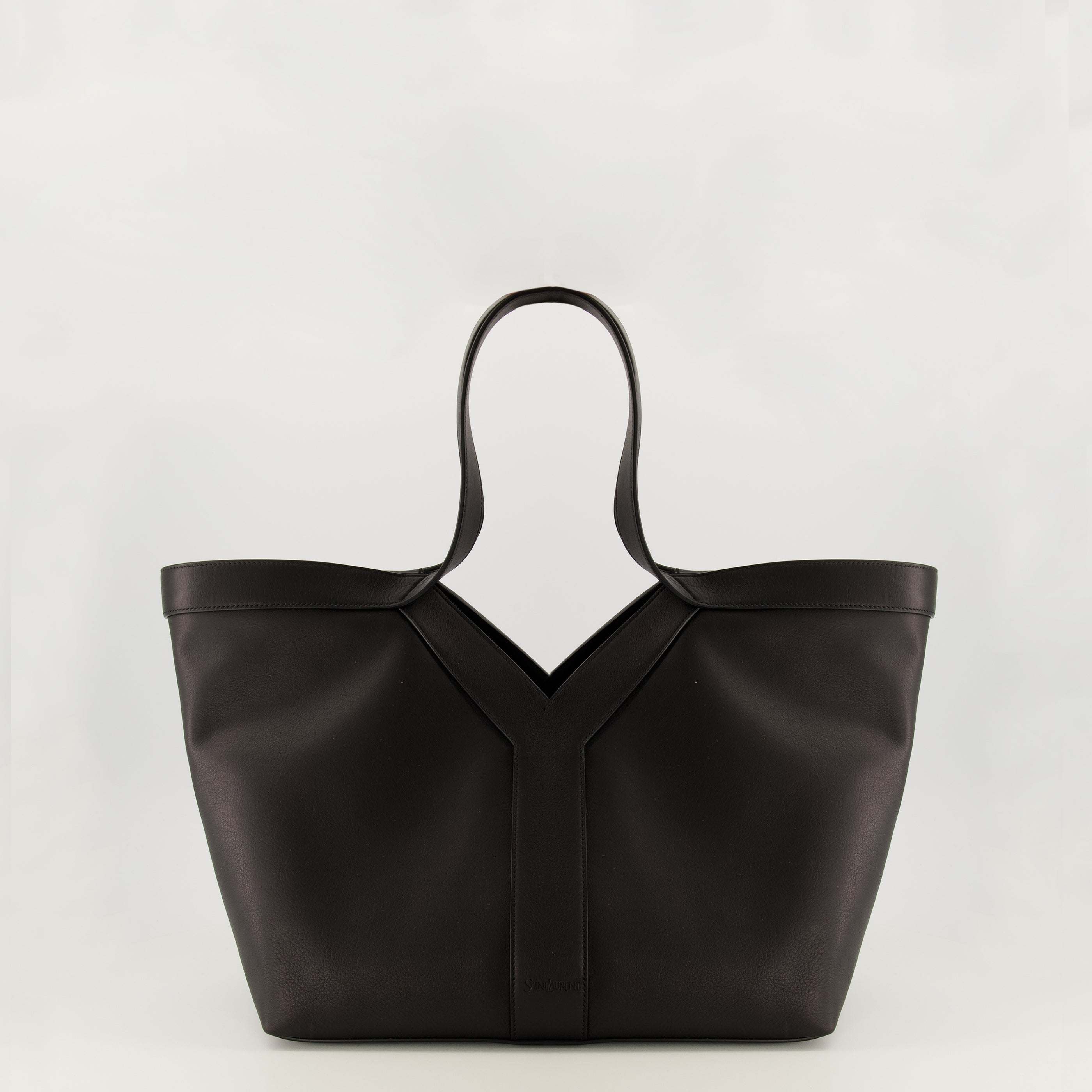 Image de l'article Petit sac cabas Y en cuir noir de la marque Saint Laurent pour Femme - Saison Printemps-Été 2026 - Vue de Face