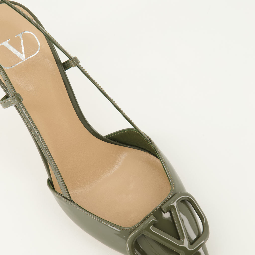 Image of the Vlogo patent leather khaki pumps by Valentino Garavani for Women - Spring-Summer 2026 - Top detailed view