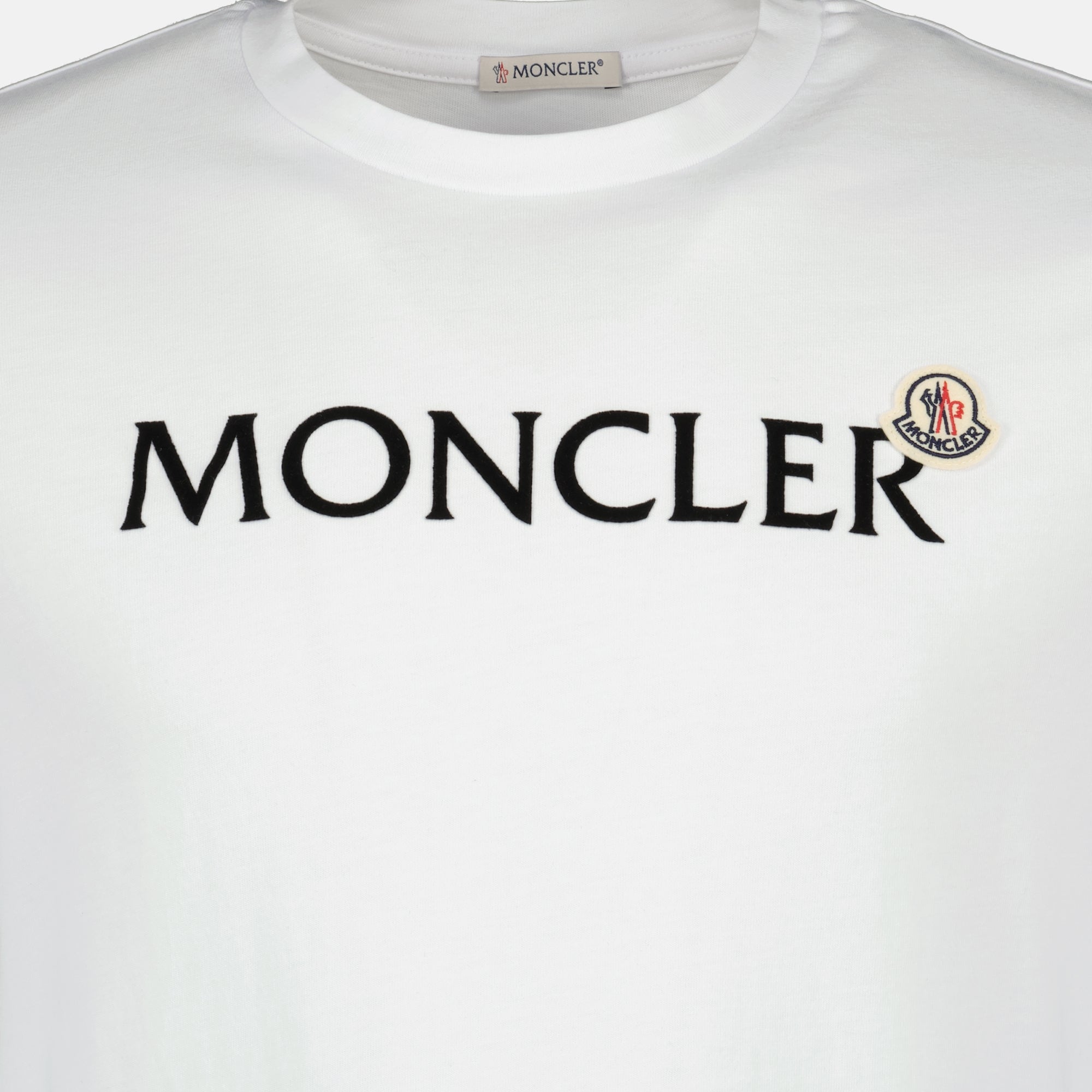 Image de l'article T-shirt à logo floqué blanc de la marque Moncler pour Homme - Saison Printemps-Été 2026 - Vue détaillée_2