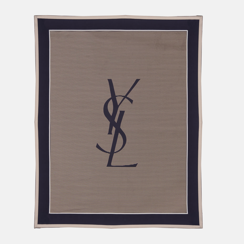 Imagem do xale Cassandre da marca Saint Laurent para Unisex - Temporada Outono-Inverno 2025 - Vista Frontal