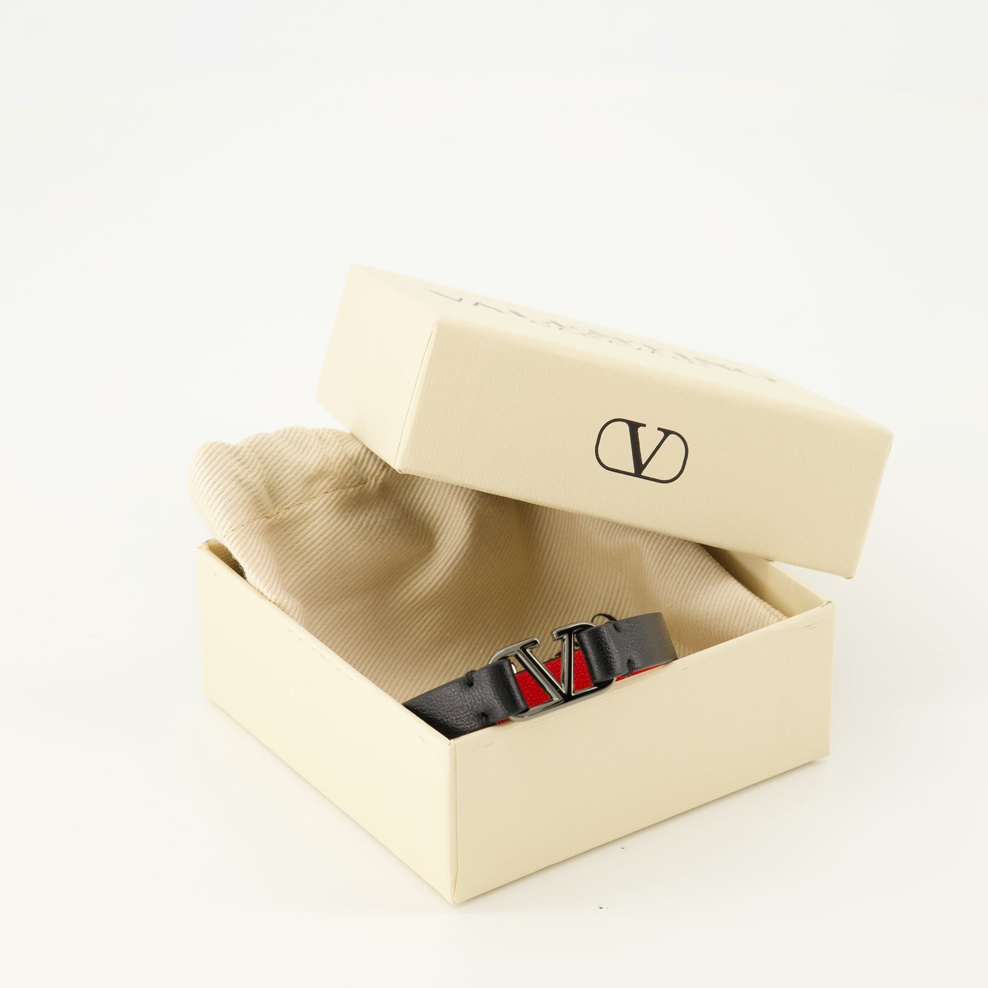 Image de l'article Bracelet Vlogo noir de la marque Valentino Garavani pour Homme - Saison Printemps-Été 2026 - Vue détaillée_3