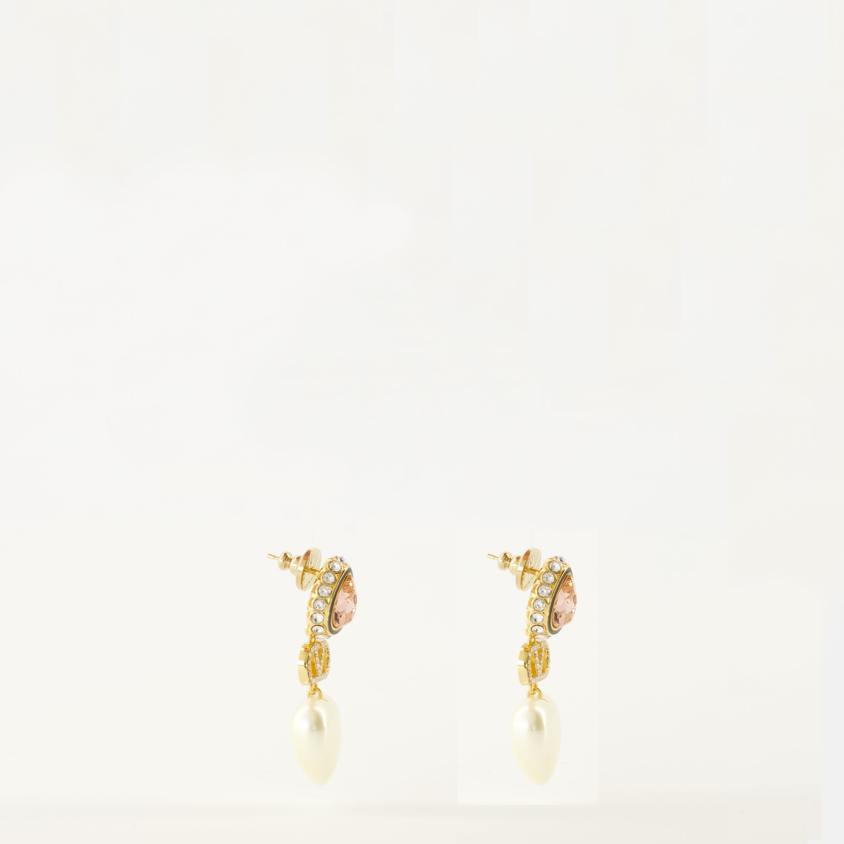 Imagem do artigo brincos VLogo coração em esmalte e cristais da marca Valentino Garavani para Mulher - Coleção Primavera-Verão 2026 - Vista Detalhada_2