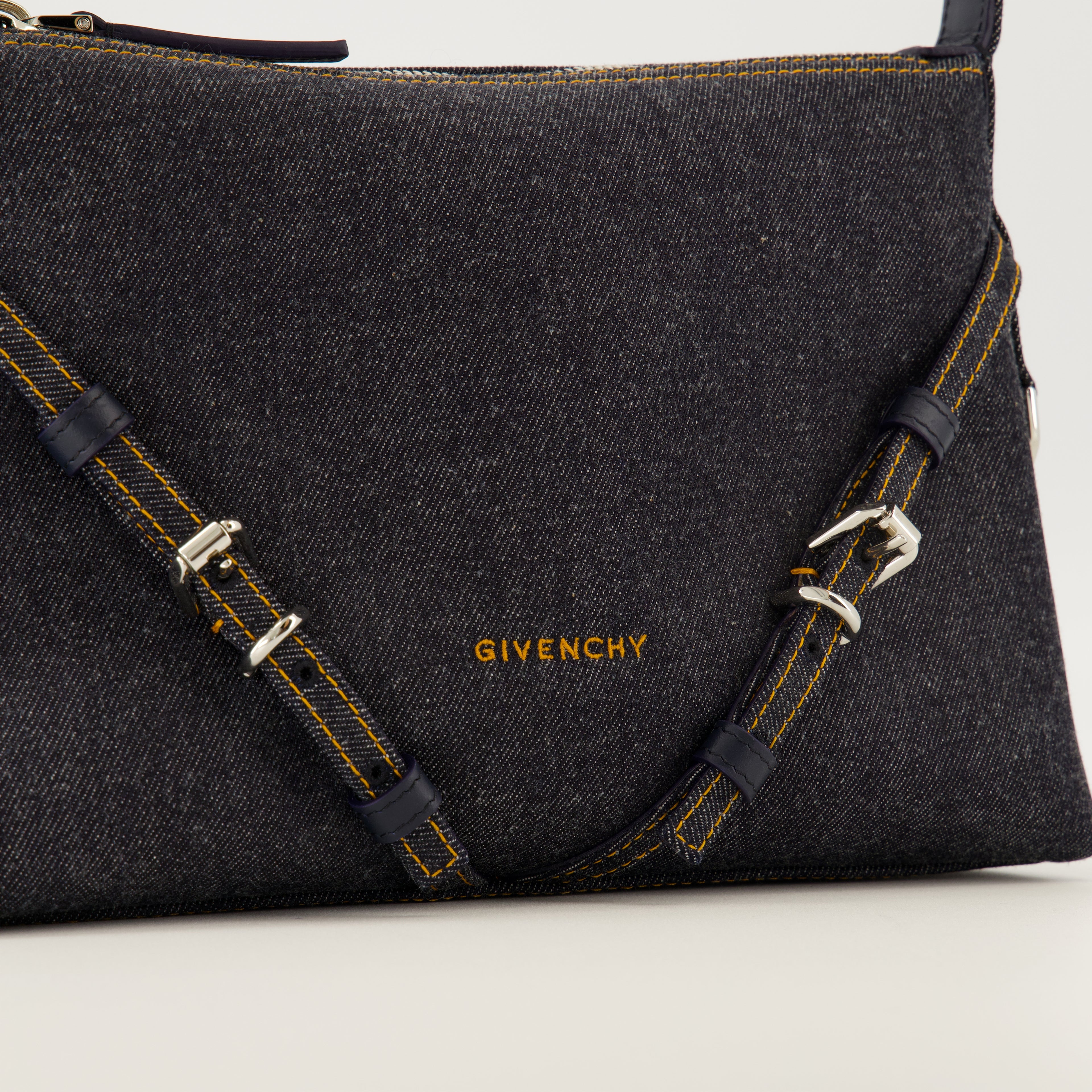 Image de l'article Sac Voyou mini de la marque Givenchy pour Femme - Saison Automne-Hiver 2025 - Vue détaillée_2