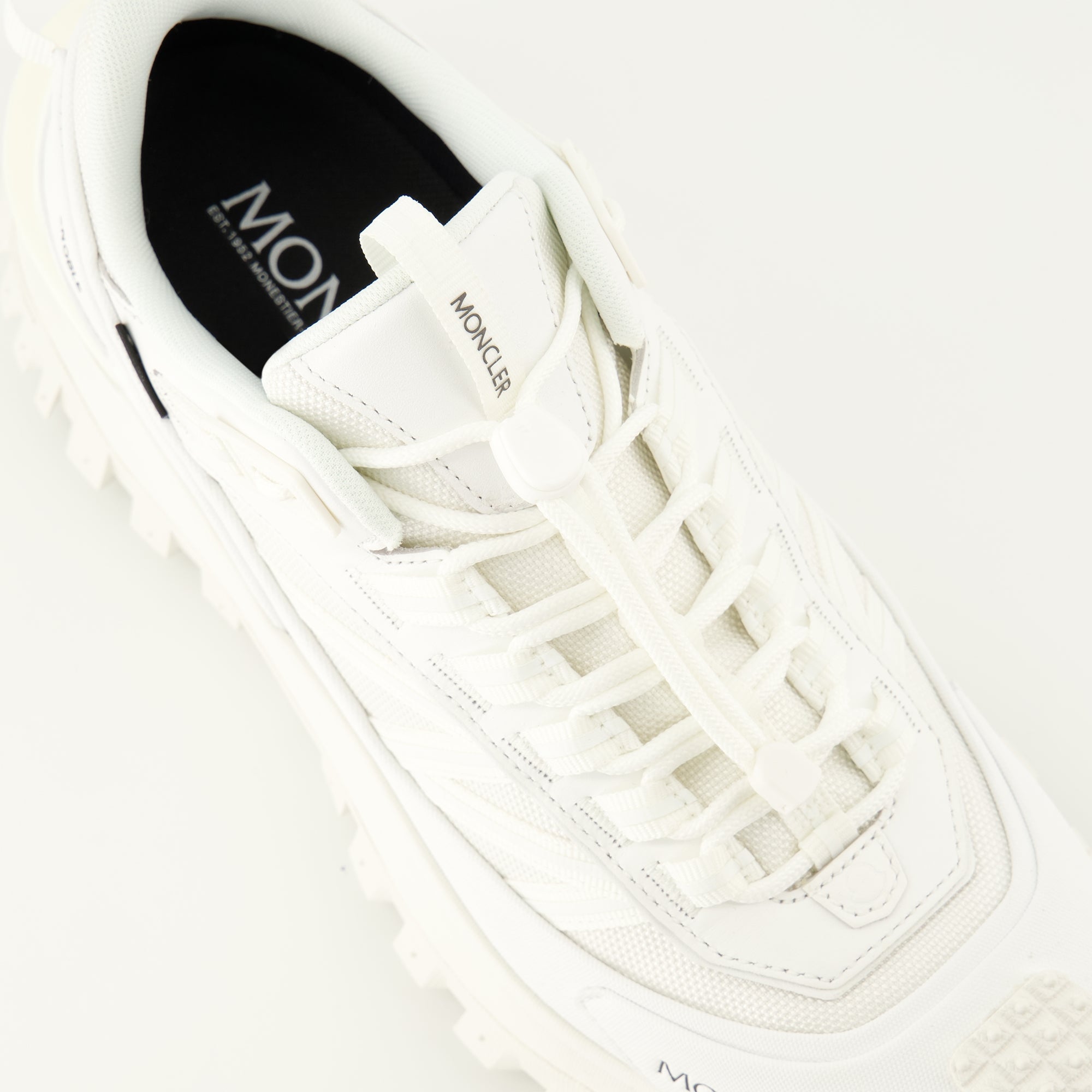 Image de l'article Baskets Trailgrip GTX blanc de la marque Moncler pour Homme - Saison Printemps-Été 2026 - Vue détaillée de haut