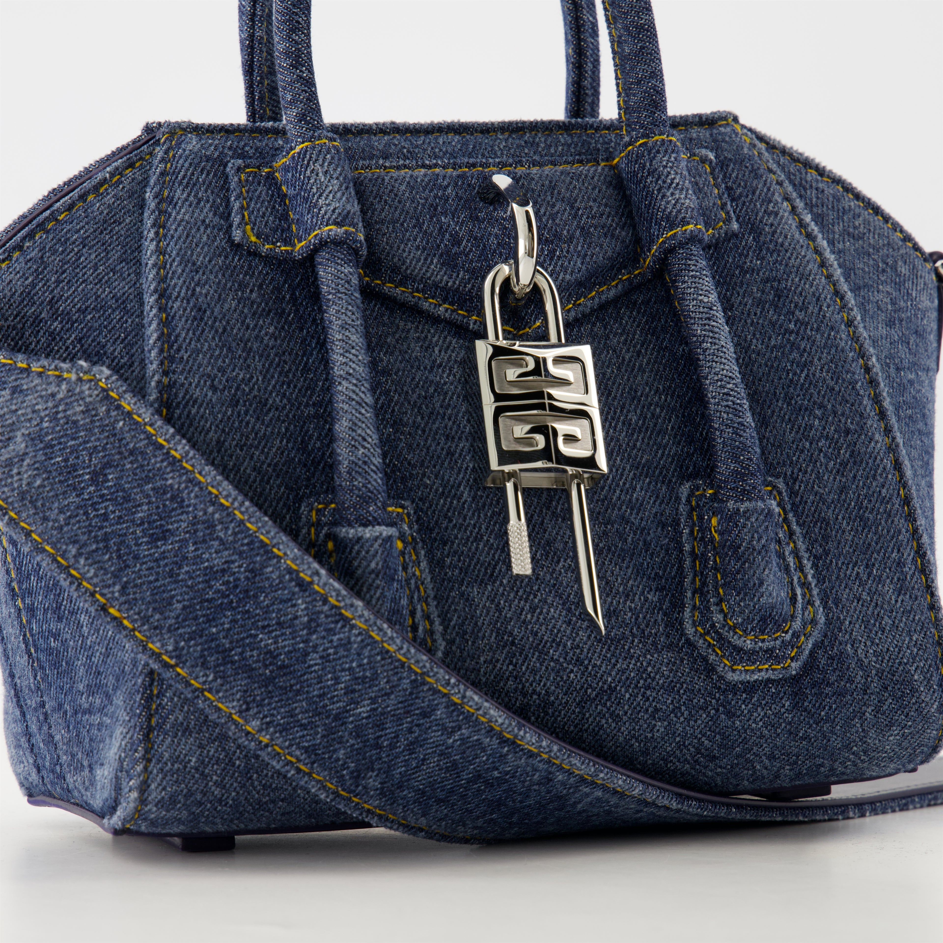 핸드백 및 숄더백 Sac Antigona Toy en denim Givenchy 파란색 Femme