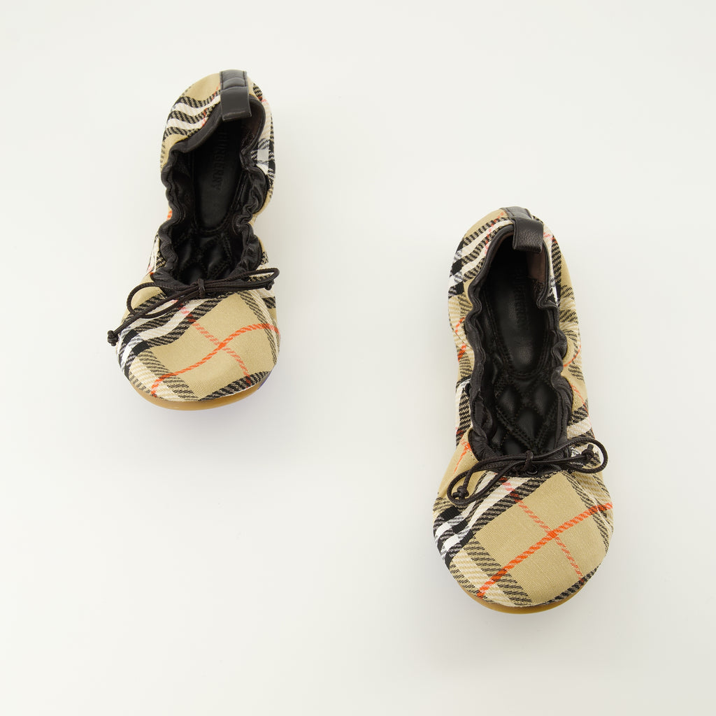 Image de l'article Ballerines Fawn Check beige de la marque Burberry pour Femme - Saison Printemps-Été 2026 - Vue de dessus paire de chaussure