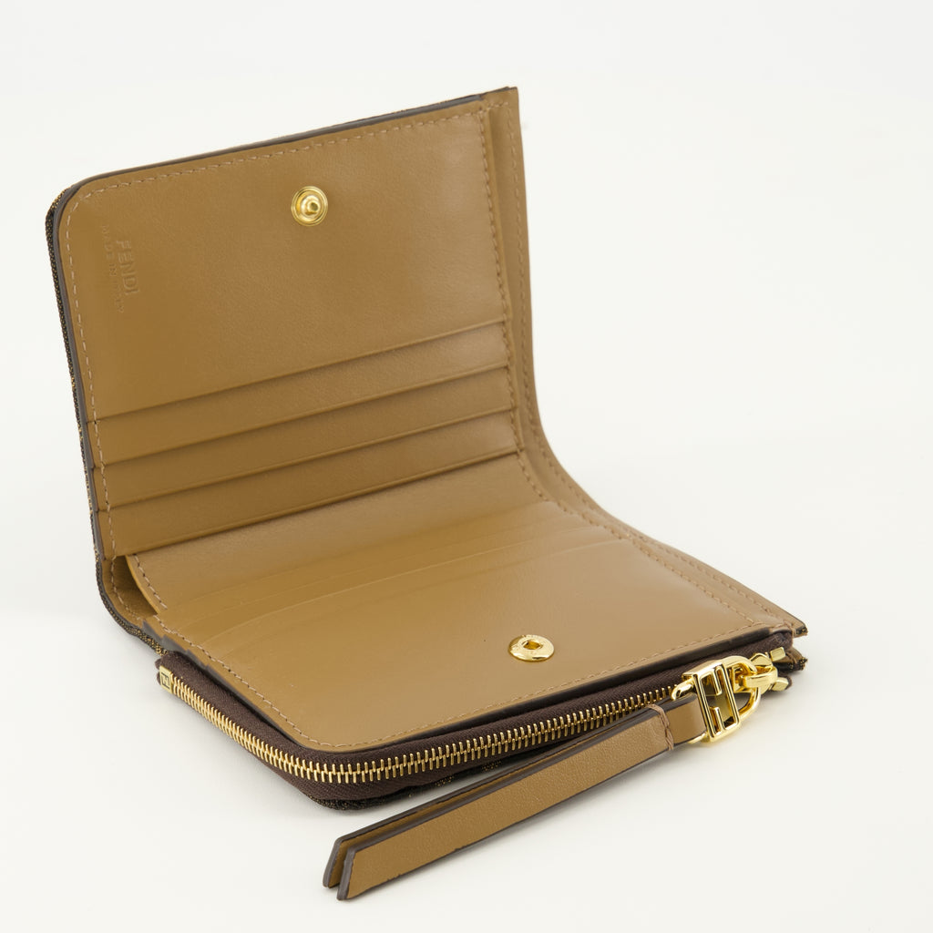 Image of the Fendi Women's Slim Baguette Wallet - Autumn-Winter 2025 - Detailed View_2