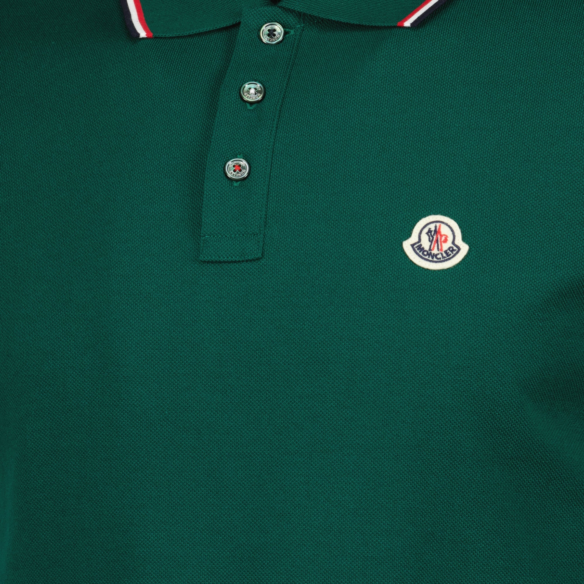 Imagen del polo de piqué de algodón verde para hombre de la marca Moncler - Temporada Primavera-Verano 2026 - Vista Detallada_1