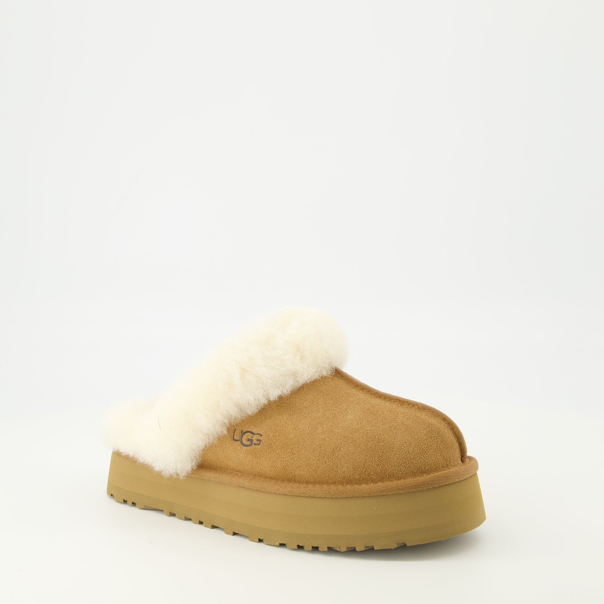 Image de l'article Mules Disquette marron de la marque Ugg pour Femme - Saison Printemps-Été 2026 - Vue trois quarts avant droite