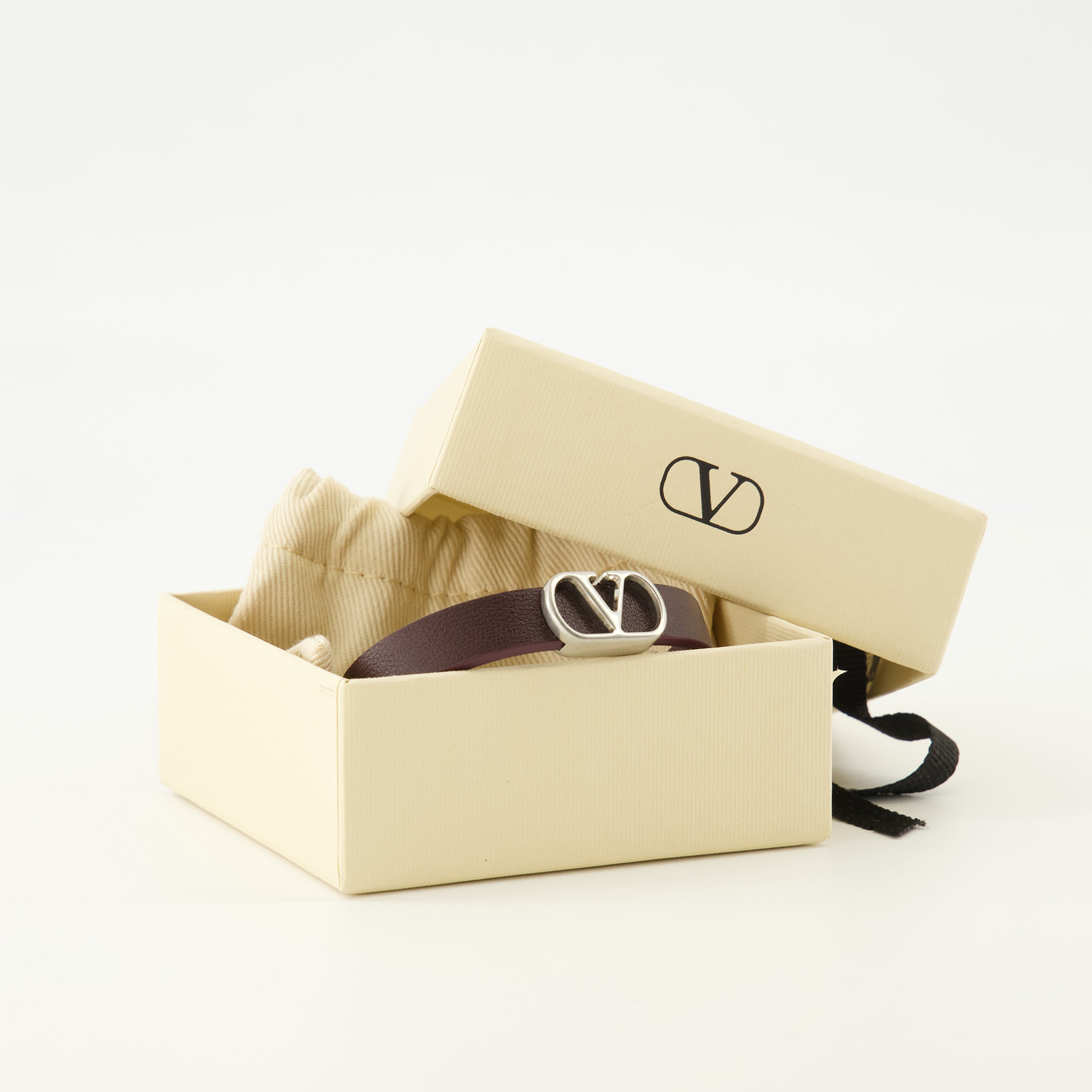 Image de l'article Bracelet VLogo aubergine de la marque Valentino Garavani pour Homme - Saison Printemps-Été 2026 - Vue détaillée_3