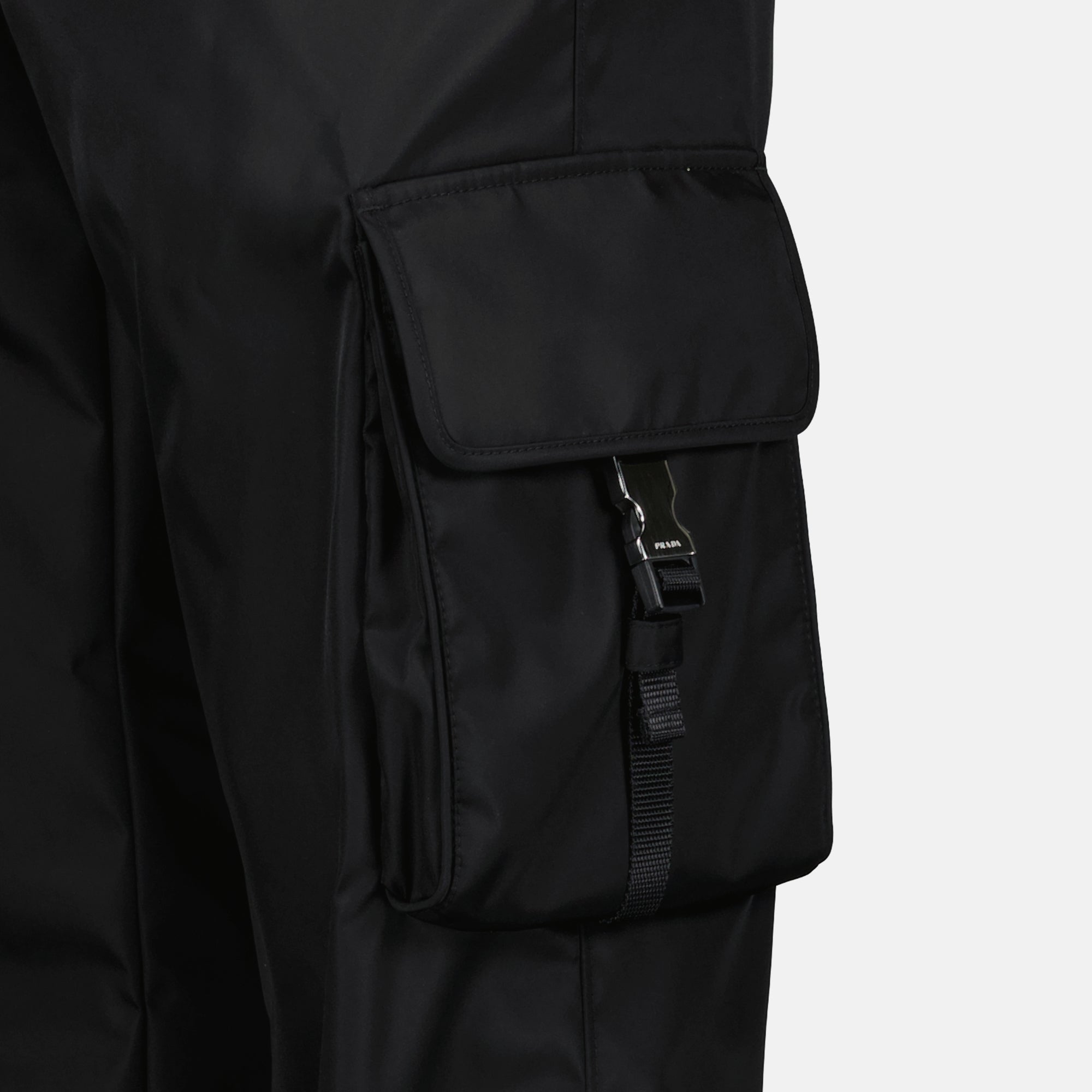 Pantalones Pantalon cargo en Re-Nylon Prada Negro Homme