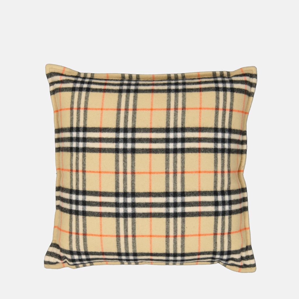 Immagine dell'articolo Cuscino in cashmere Check del marchio Burberry per Unisex - Stagione Primavera-Estate 2026 - Vista Frontale