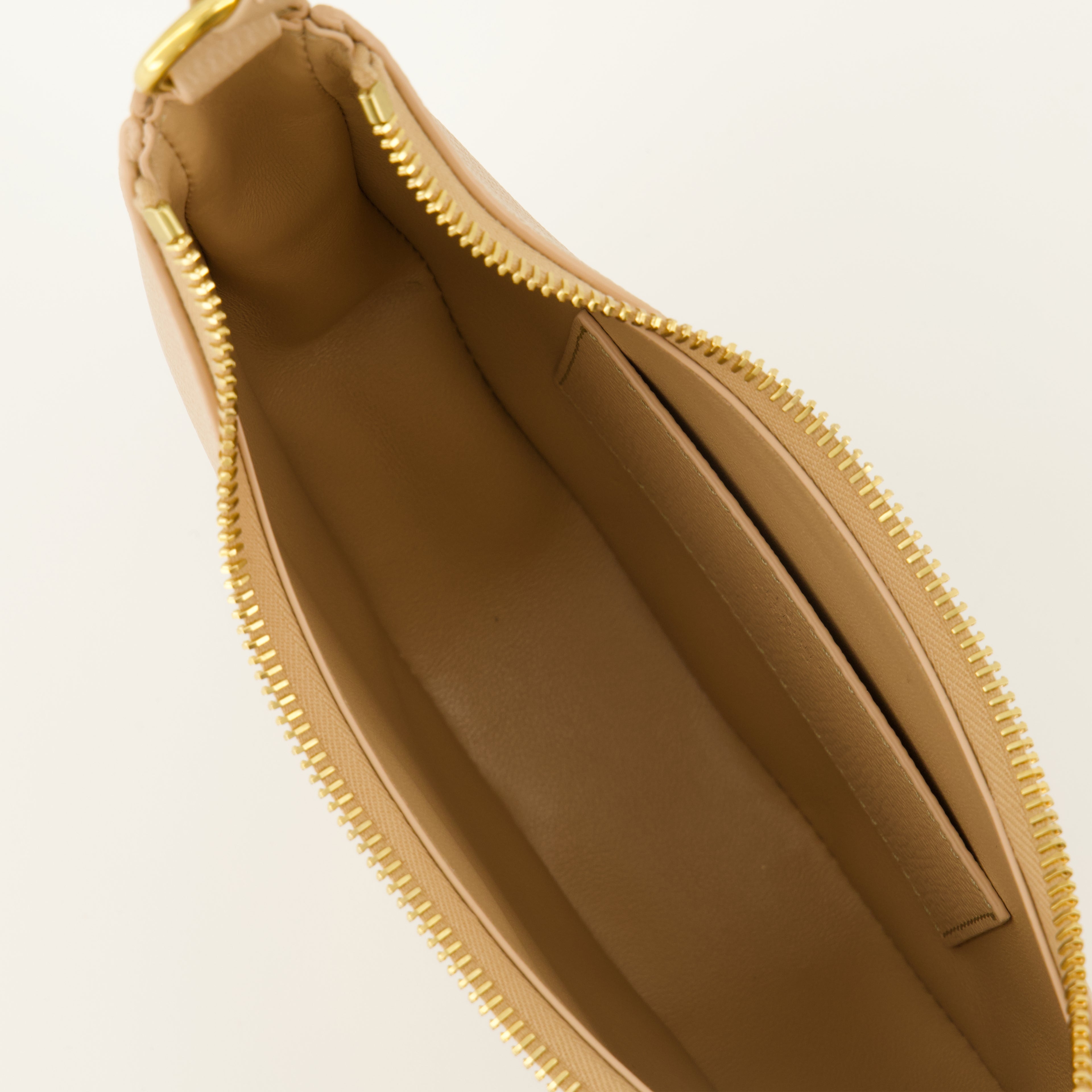 Image de l'article Mini sac Hobo de la marque Valentino Garavani pour Femme - Saison Automne-Hiver 2025 - Vue détaillée_3