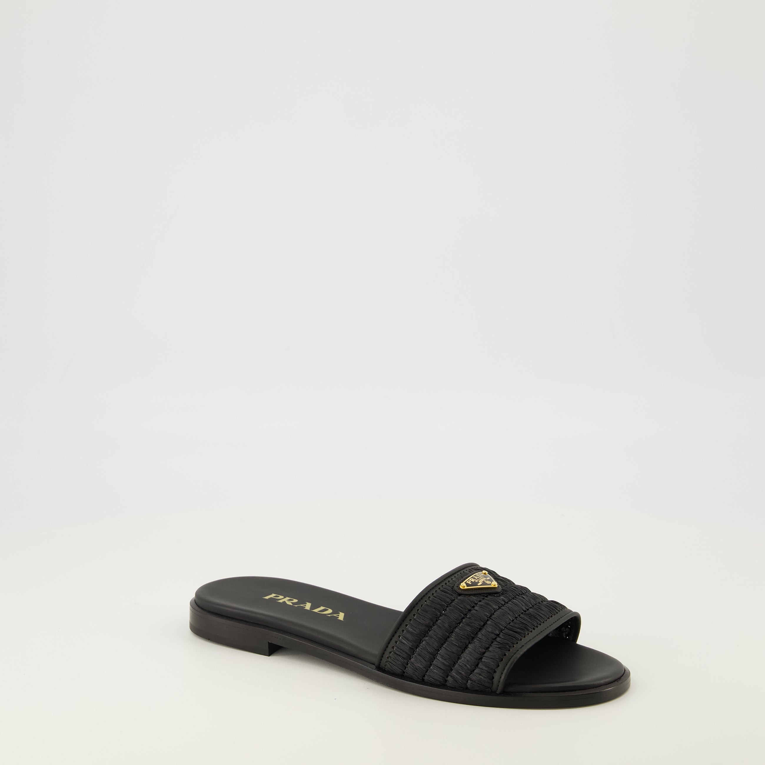 Image de l'article Mules en crochet noir de la marque Prada pour Femme - Saison Printemps-Été 2026 - Vue trois quarts avant droite