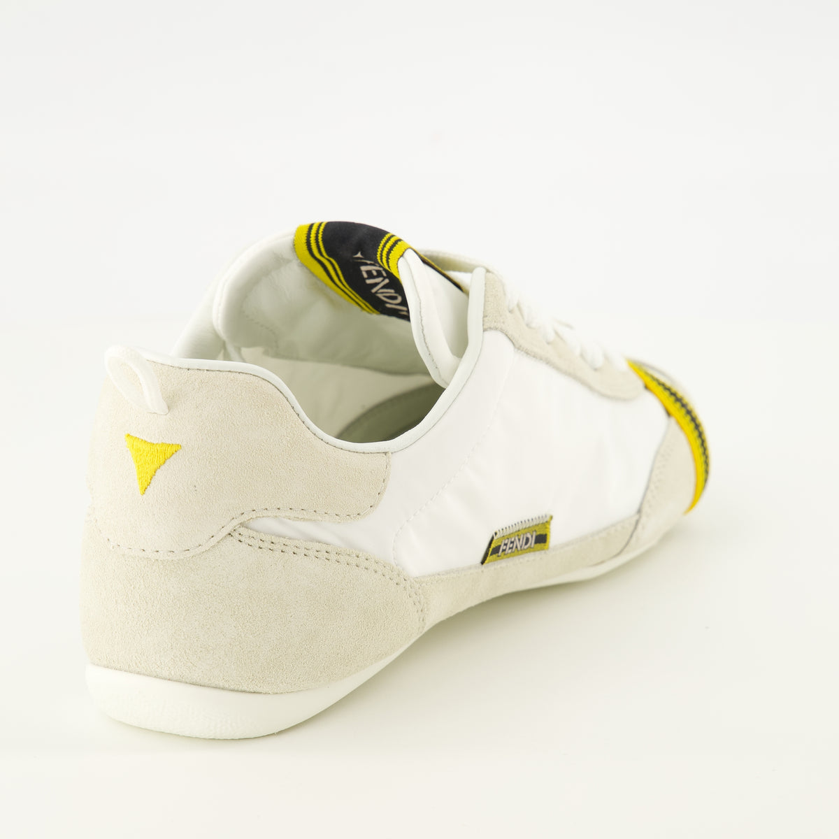 Baskets Baskets blanches à étiquette logo Fendi Blanc Femme