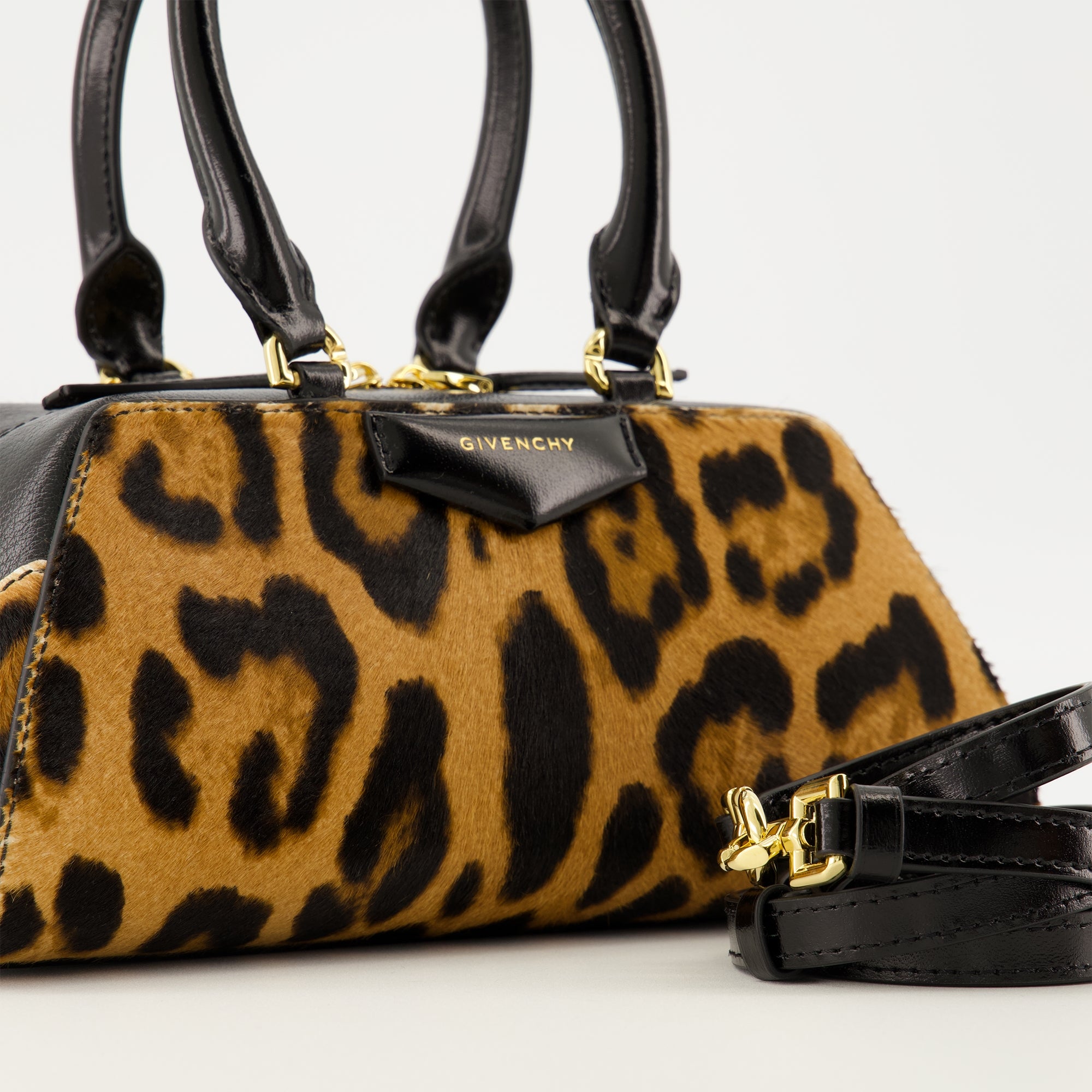 Immagine della borsa Antigona East-West mini di Givenchy per Donna - Stagione Autunno-Inverno 2025 - Vista Dettagliata_2