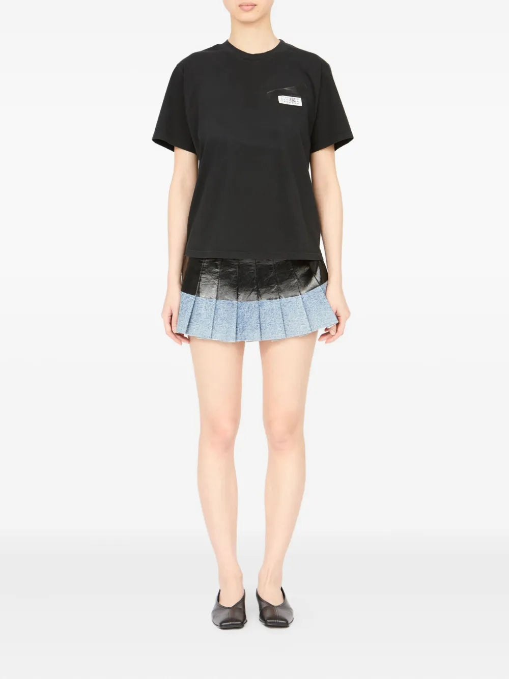 Image de l'article T-shirt noir de la marque Mm6 pour Femme - Saison Automne-Hiver 2025 - Vue de Dos