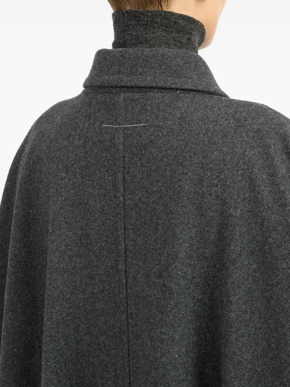 Mm6 브랜드의 여성용 긴 울 코트 이미지 - 2025 가을-겨울 시즌 - 세부 보기 8