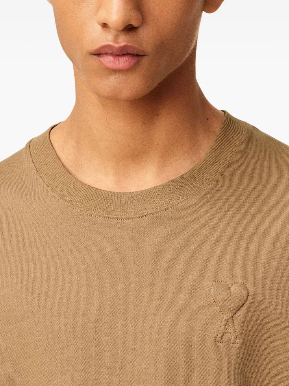 Bild des Baumwoll-T-Shirts der Marke Ami PARIS für Unisex - Herbst-Winter 2025 - Detailansicht 5