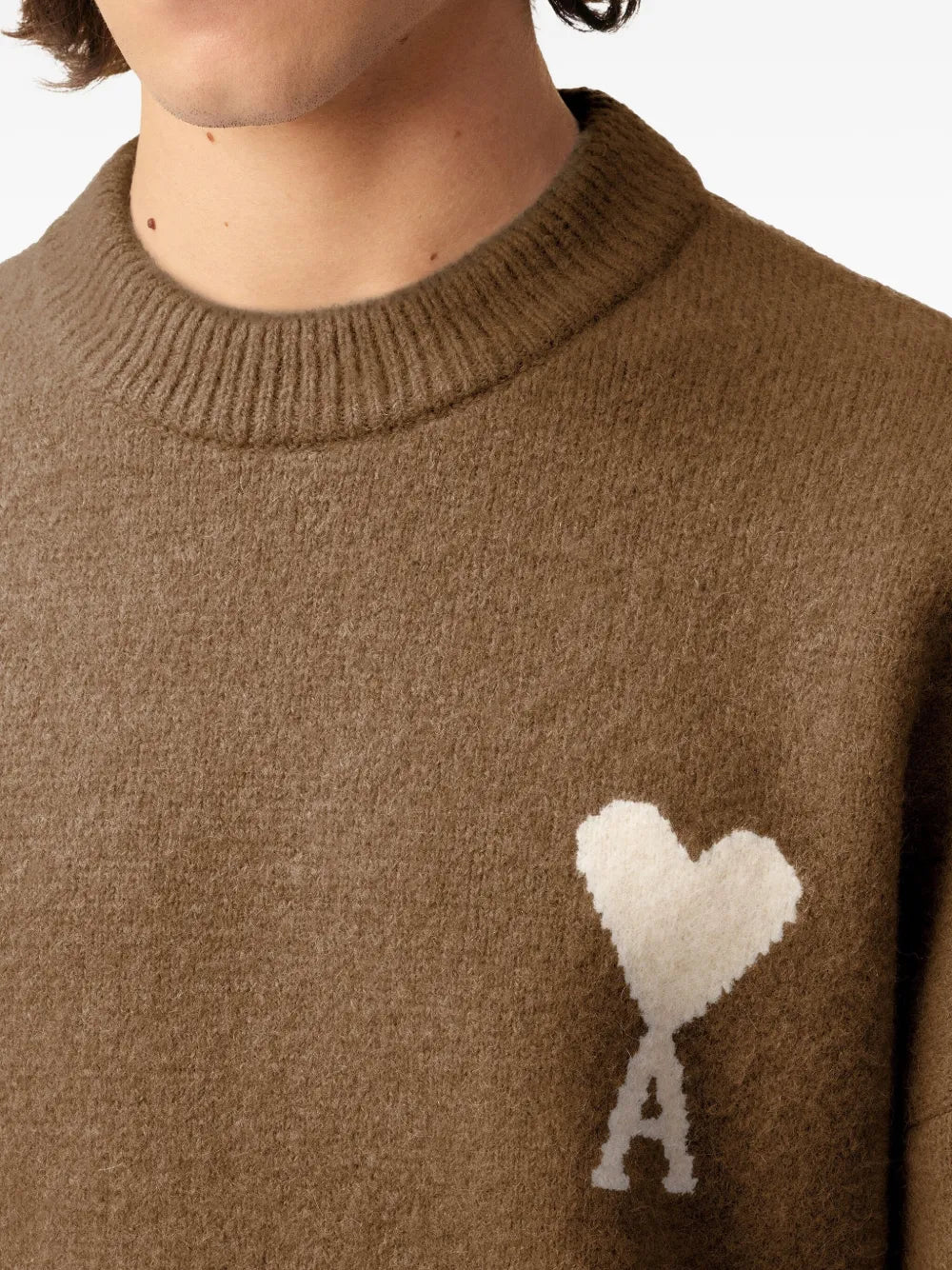 Image de l'article Pull Ami de coeur de la marque Ami PARIS pour Unisex - Saison Automne-Hiver 2025 - Vue détaillée_8
