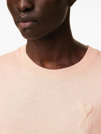 Imagen de la camiseta con logo de la marca Ami PARIS para Unisex - Temporada Otoño-Invierno 2025 - Vista Detallada 7
