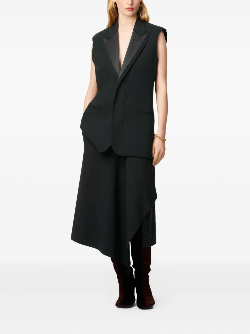 Image of the sleeveless blazer from the brand Ami PARIS for Women - Fall-Winter Season 2025 - Back View