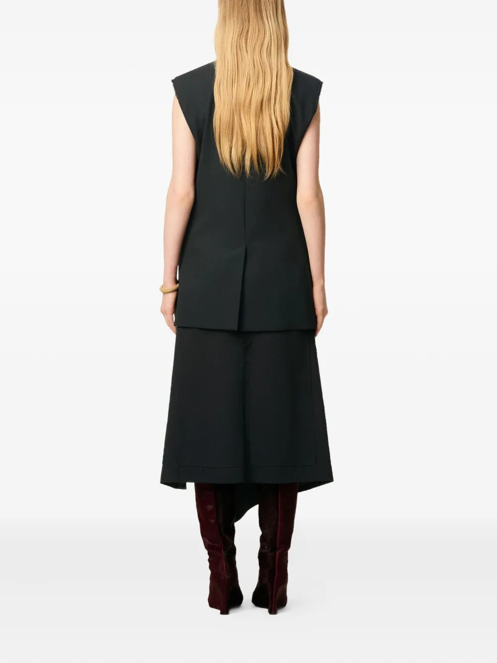 Image of the sleeveless blazer from the brand Ami PARIS for Women - Fall-Winter Season 2025 - Detailed View_4
