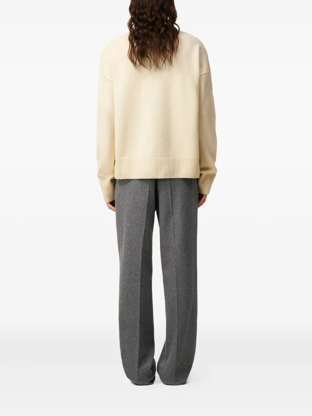 Immagine dell'articolo maglione a collo alto Ami cuore del marchio Ami PARIS per Unisex - Stagione Autunno-Inverno 2025 - Vista dettagliata_1