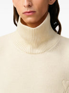 Immagine dell'articolo maglione a collo alto Ami cuore del marchio Ami PARIS per Unisex - Stagione Autunno-Inverno 2025 - Vista dettagliata_7