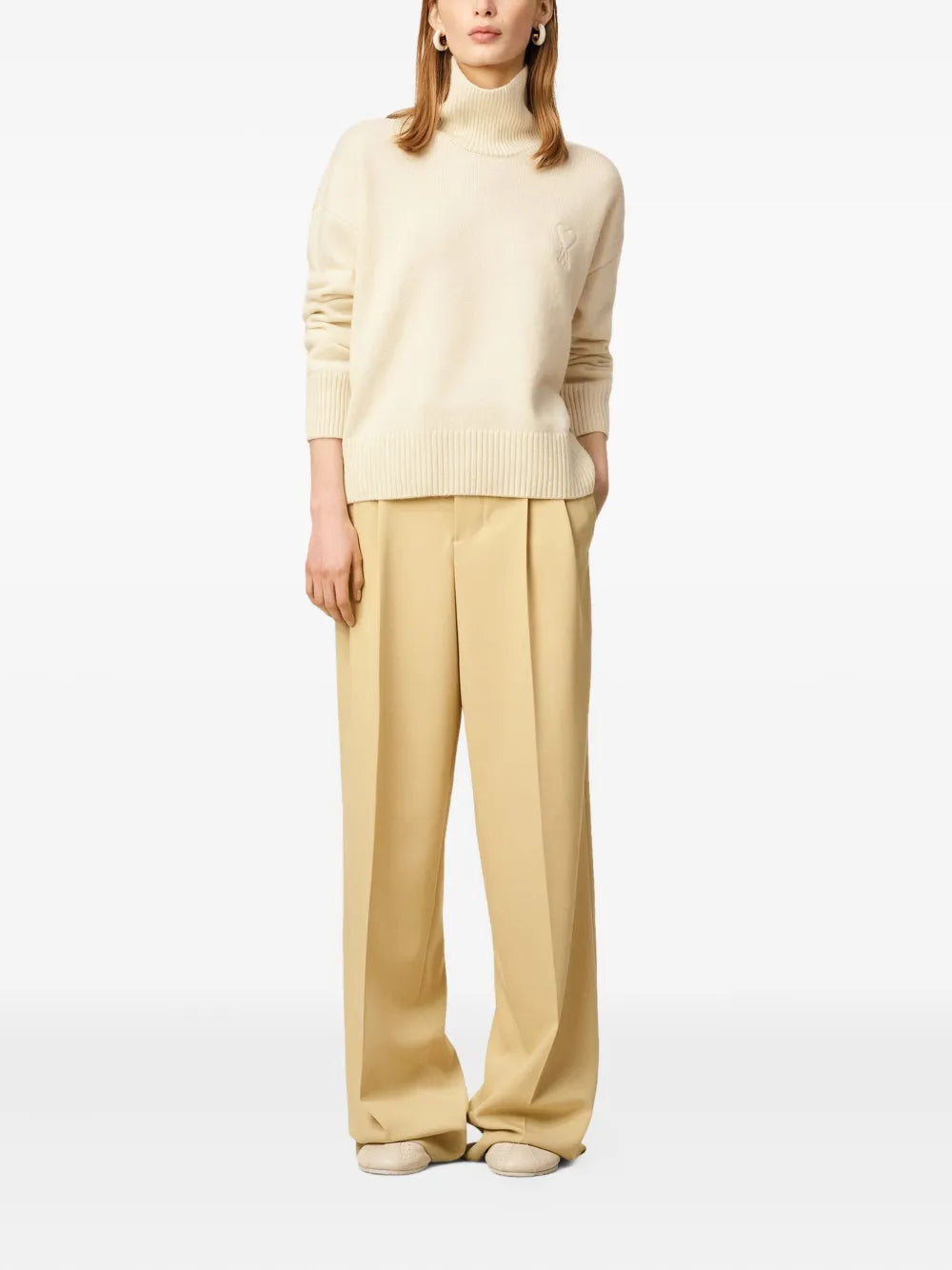 Immagine dell'articolo maglione a collo alto Ami cuore del marchio Ami PARIS per Unisex - Stagione Autunno-Inverno 2025 - Vista dettagliata_8