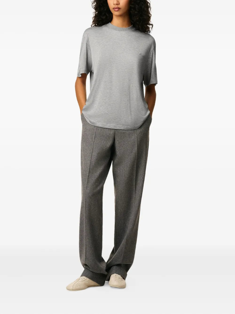 Immagine della T-shirt ricamata del marchio Ami PARIS per Unisex - Stagione Autunno-Inverno 2025 - Vista Dettagliata_8