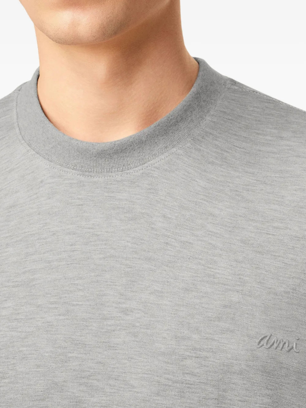 Immagine della T-shirt ricamata del marchio Ami PARIS per Unisex - Stagione Autunno-Inverno 2025 - Vista Dettagliata_7