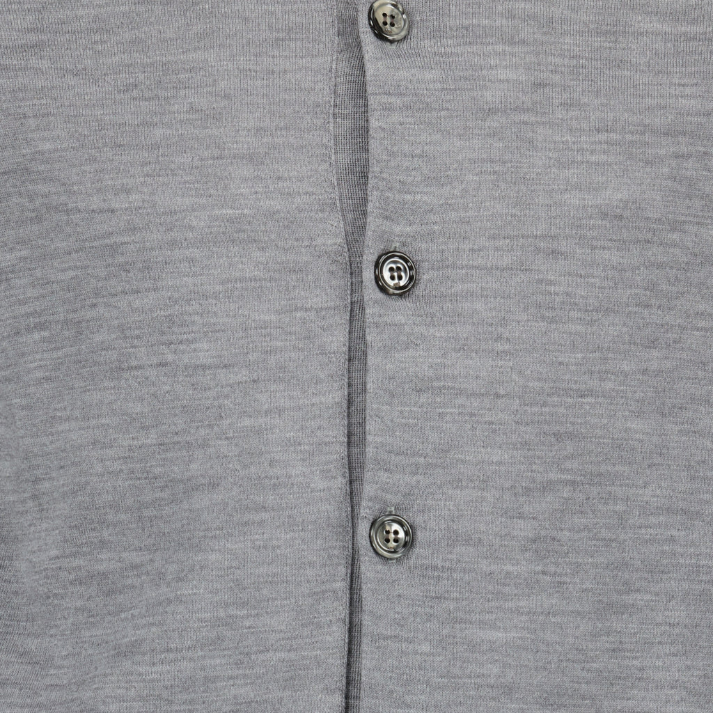 Imagem do cardigã cinza em lã da marca Ami PARIS para Homem - Temporada Primavera-Verão 2026 - Vista Detalhada_2