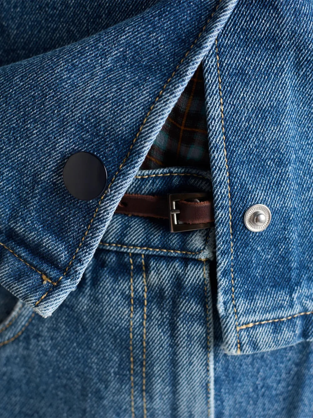 Image de l'article Chemise courte en denim de la marque Prada pour Femme - Saison Automne-Hiver 2025 - Vue détaillée_5