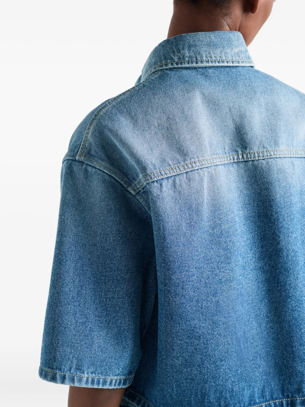 Image de l'article Chemise courte en denim de la marque Prada pour Femme - Saison Automne-Hiver 2025 - Vue détaillée_4