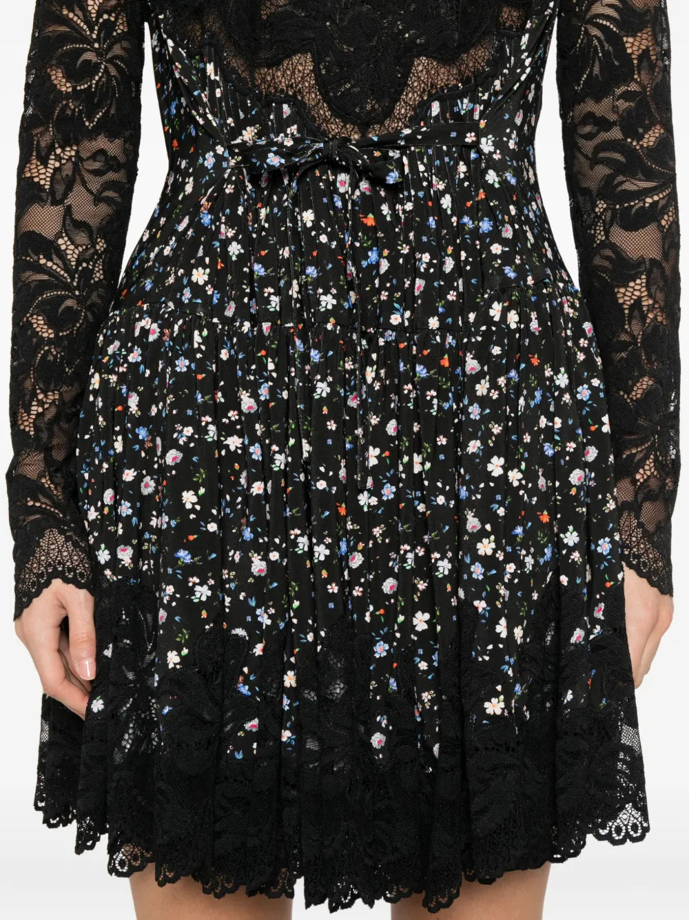 Image de l'article Robe courte en dentelle de la marque Rabanne pour Femme - Saison Automne-Hiver 2025 - Vue détaillée_5