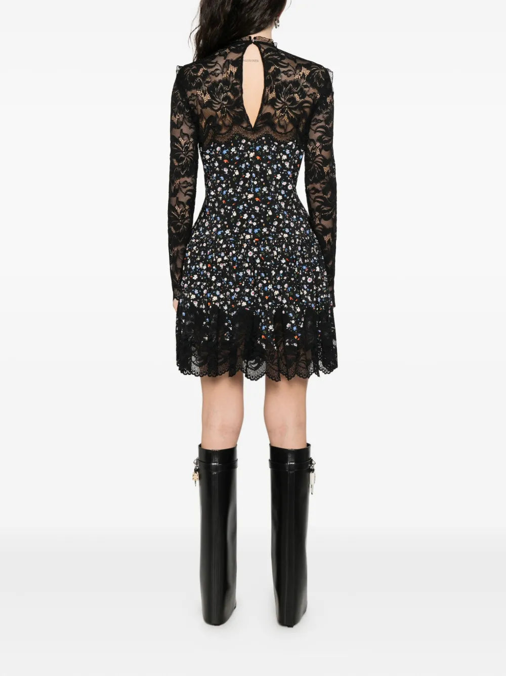 Image de l'article Robe courte en dentelle de la marque Rabanne pour Femme - Saison Automne-Hiver 2025 - Vue détaillée_4