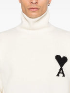 Immagine del Pull Ami di cuori del marchio Ami PARIS per Unisex - Stagione Autunno-Inverno 2025 - Vista Dettagliata 5
