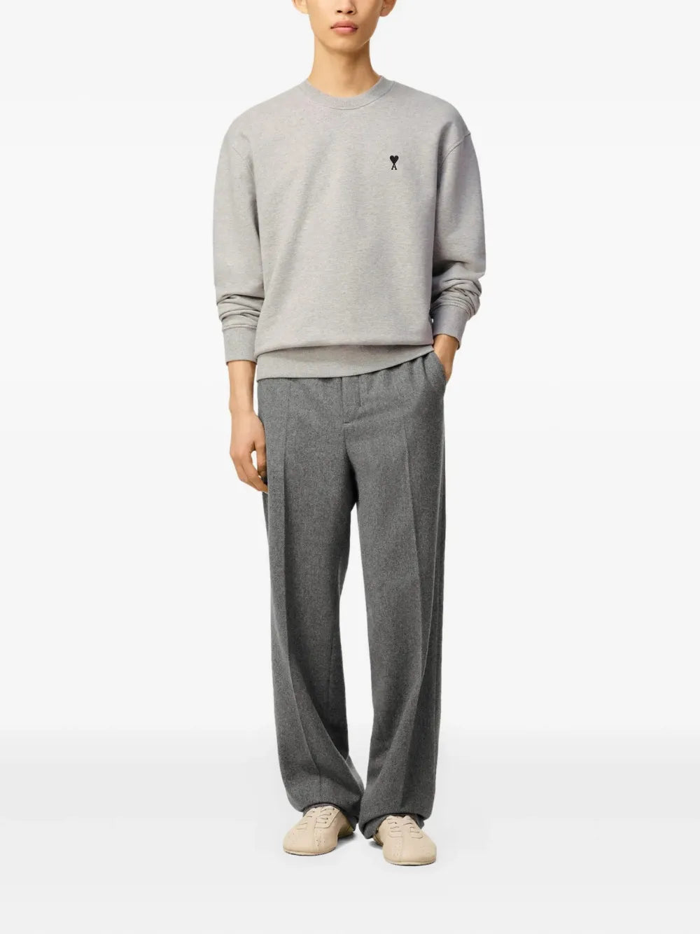 Bild des AMI-Herz-Sweatshirts der Marke Ami PARIS für Männer - Herbst-Winter 2025 - Rückansicht